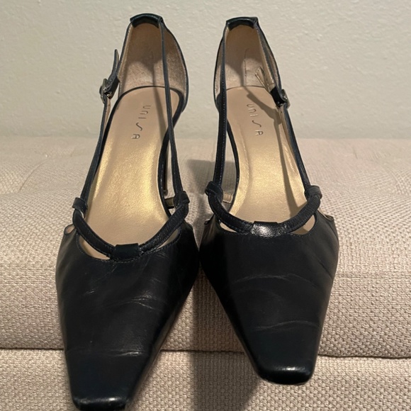 Navy Heels - Sz. 8.5 - Picture 3 of 4